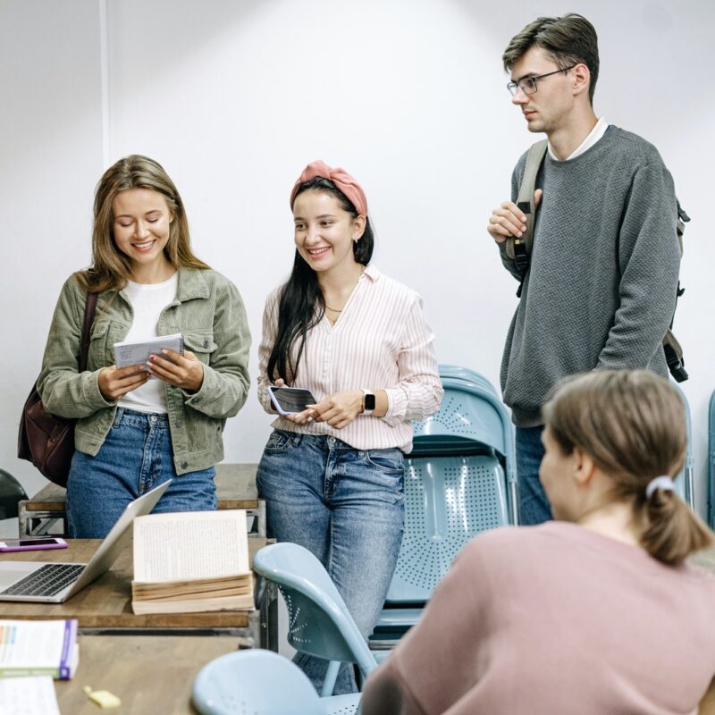 College-students-studying-together