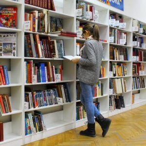Woman-reading-book
